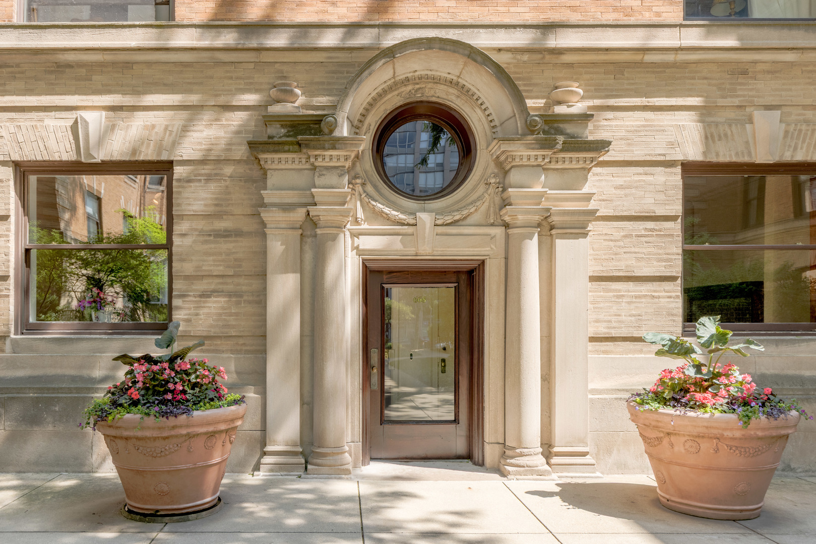 668 West Irving Park Road, Unit H1 Chicago, IL 60613 - Photo 3 of 30 Gallery Image 3