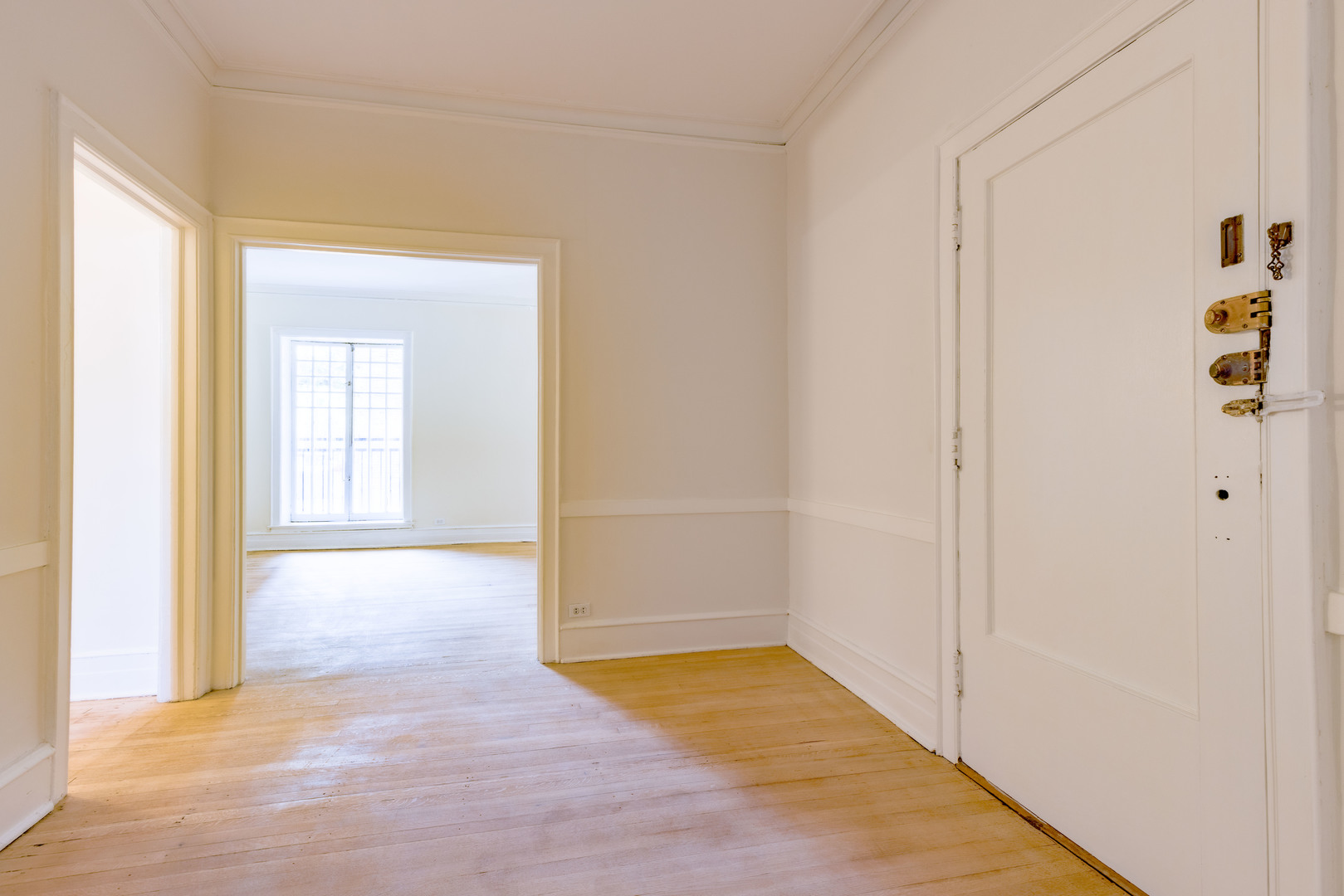 668 West Irving Park Road, Unit H1 Chicago, IL 60613 - Photo 8 of 30 Gallery Image 8