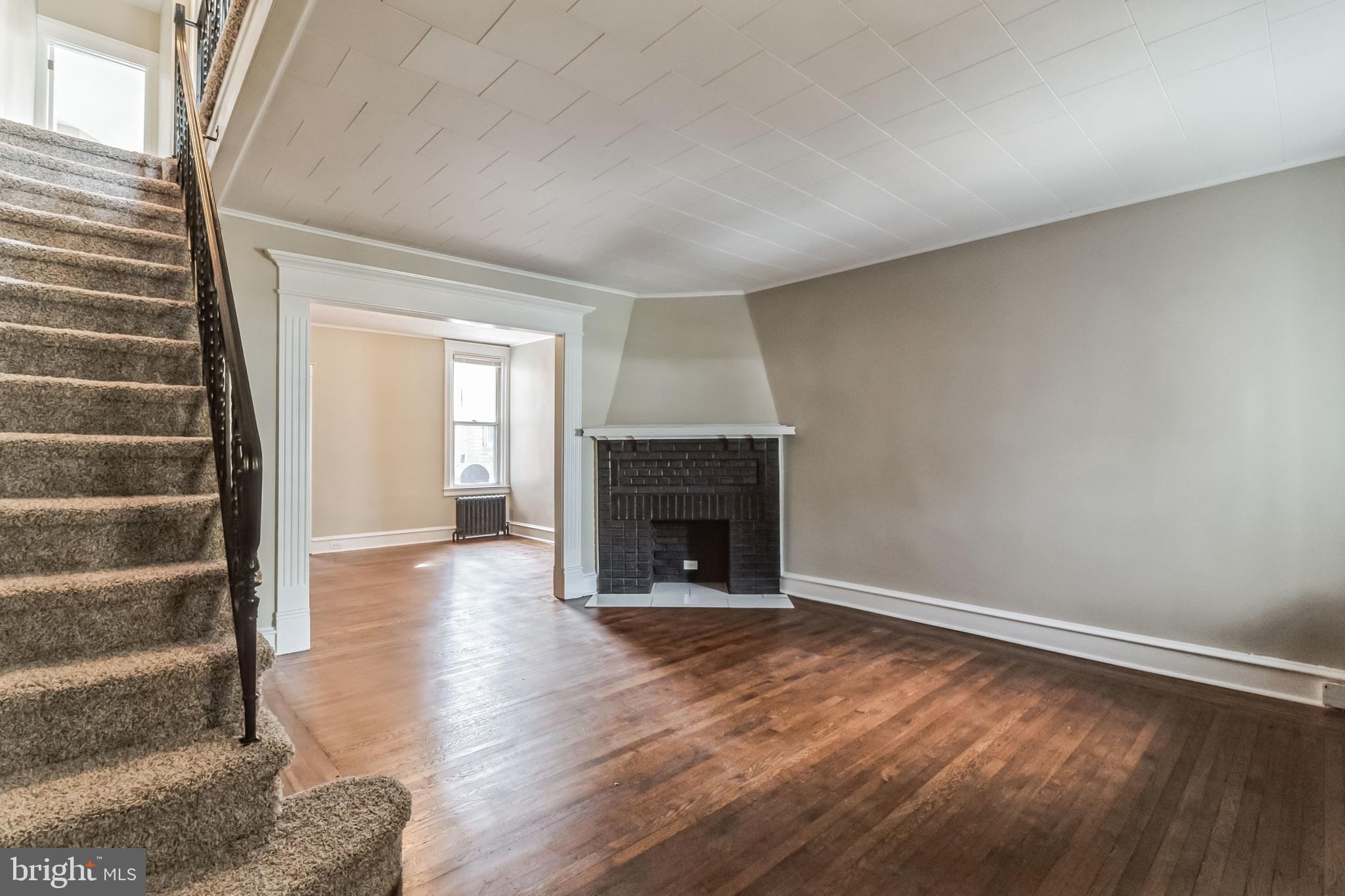 226 Avon Road Upper Darby, PA 19082 - Photo 6 of 33 Great Size Living Room