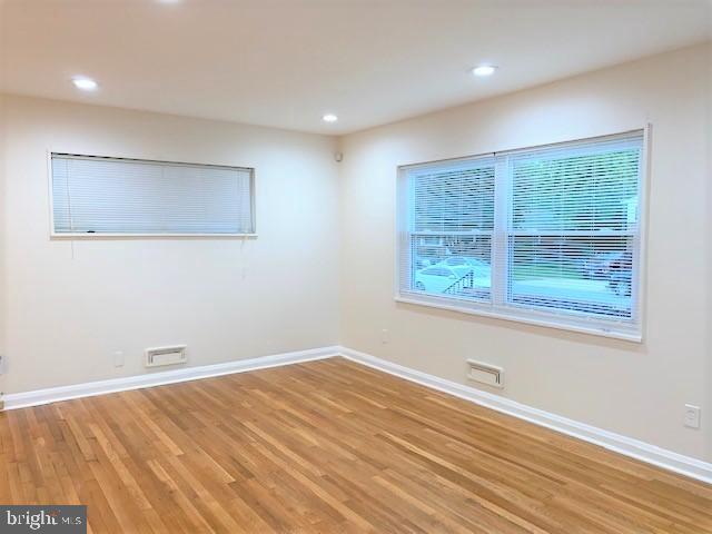 3710 Coronado Road Baltimore, MD 21244 - Photo 3 of 21 Living Room