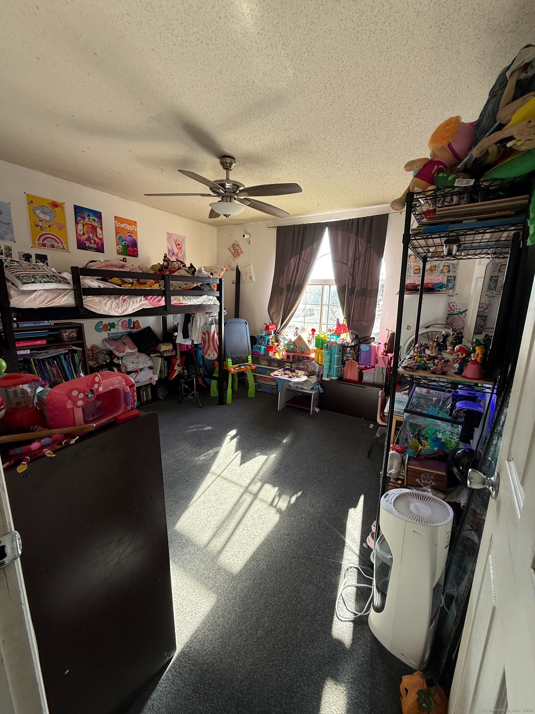 975 Meriden Road, Unit 20 Waterbury, CT 06705 - Photo 4 of 10 a gym hall with exercise machine