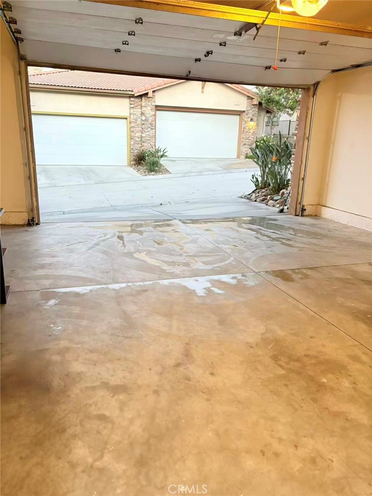 564 Vía Pueblo Riverside, CA 92507 - Photo 33 of 36 a view of a garage