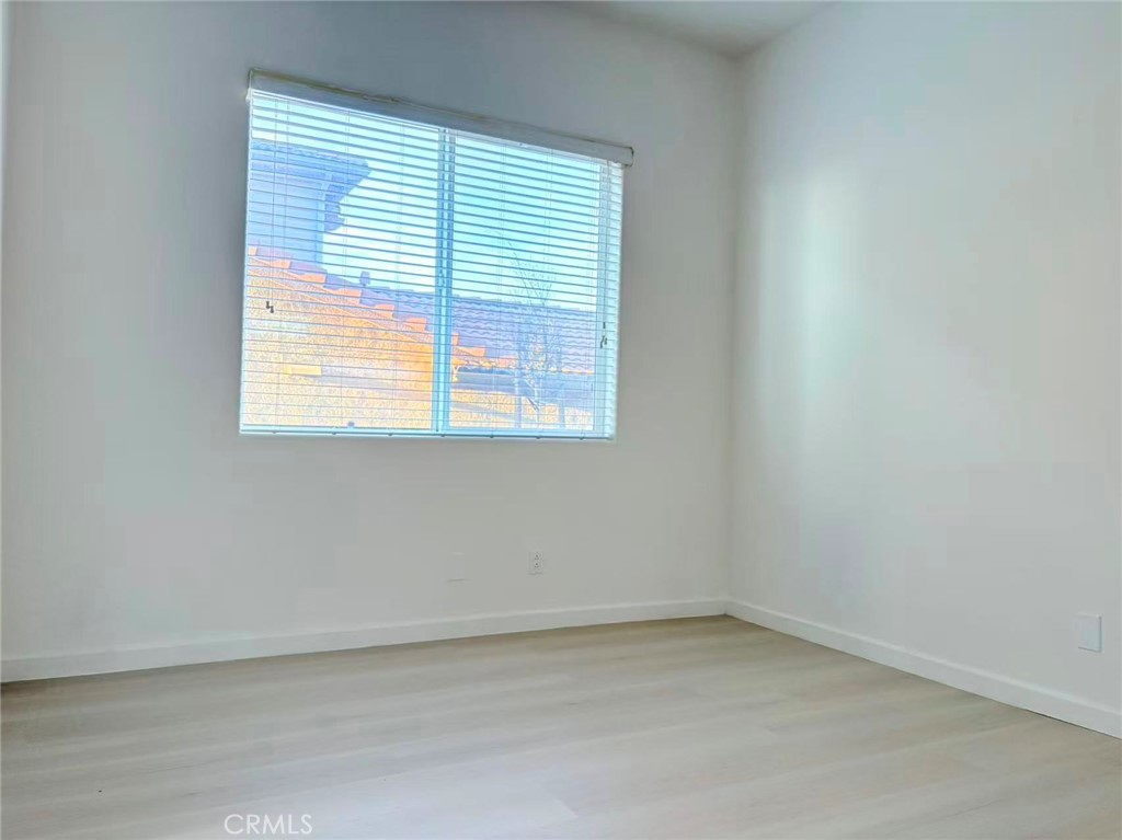 564 Vía Pueblo Riverside, CA 92507 - Photo 10 of 36 an empty room with a window