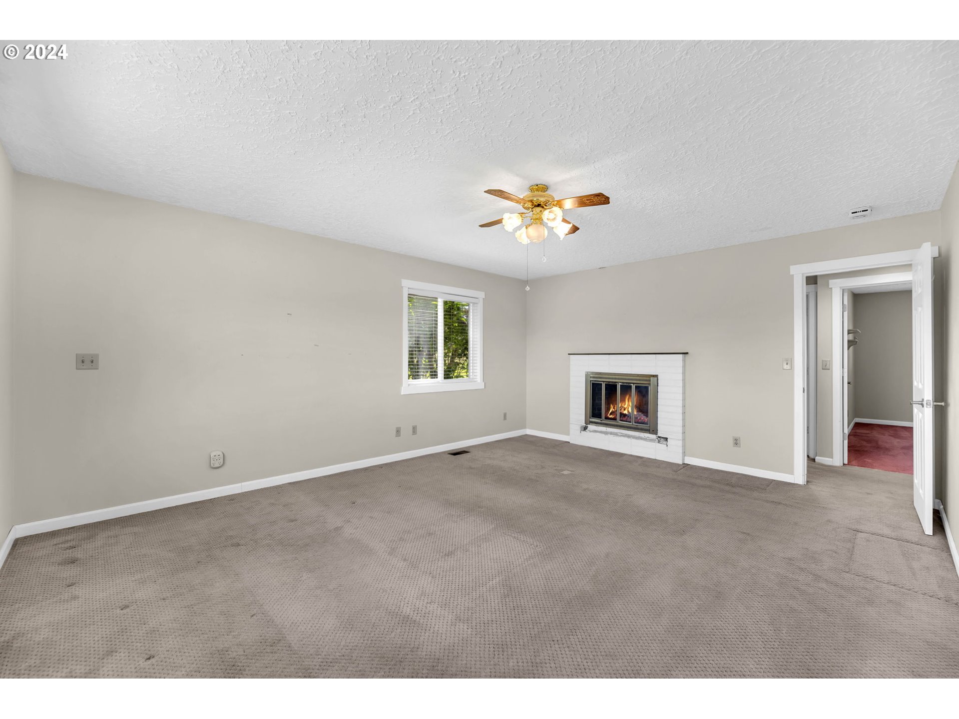 27309 Northeast 29th Avenue Ridgefield, WA 98642 - Photo 22 of 39 a view of an empty room with a chandelier fan