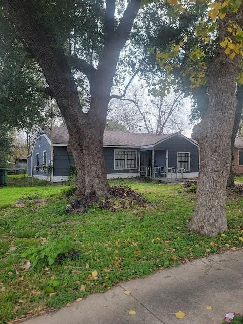 5318 Chennault Road Houston, TX 77033 - Photo 12 of 15