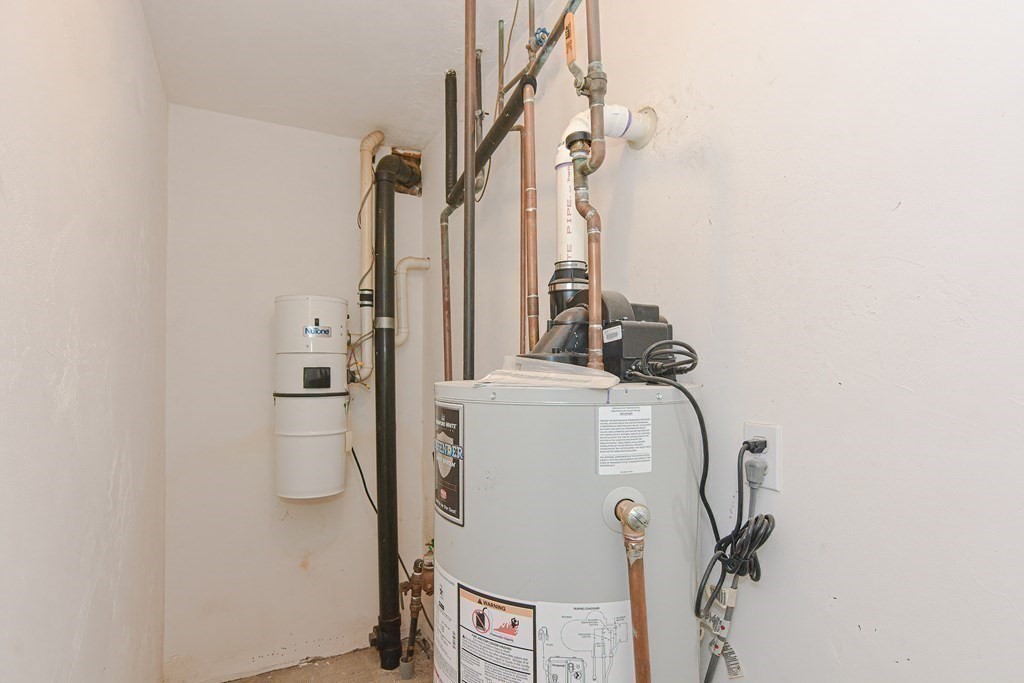 28 Aroostook Street Worcester, MA 01606 - Photo 38 of 40 a bathroom with a shower
