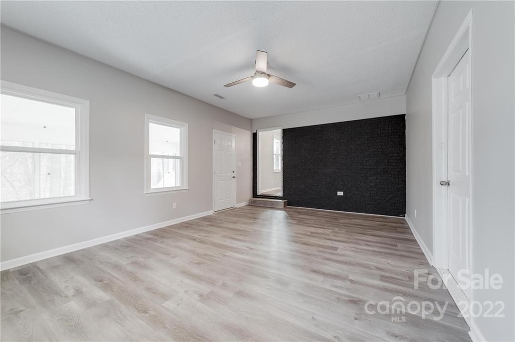 8111 Larkhaven Road Charlotte, NC 28216 - Photo 11 of 26 Gallery Image 11
