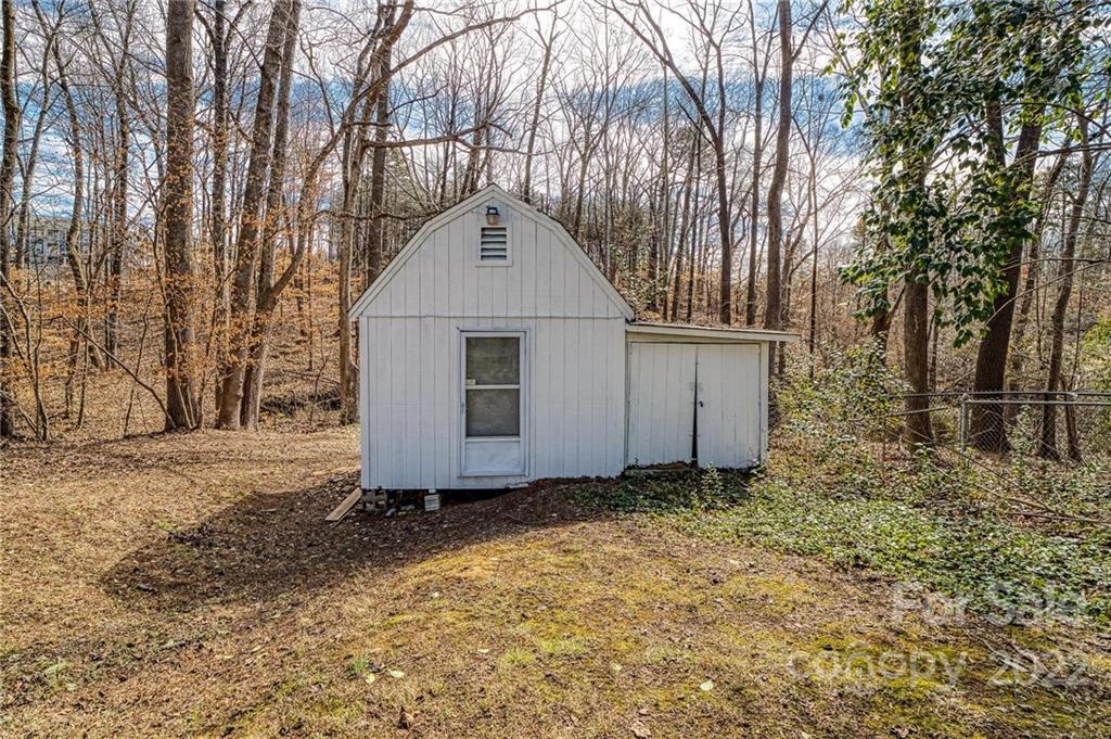 8111 Larkhaven Road Charlotte, NC 28216 - Photo 24 of 26 Gallery Image 24