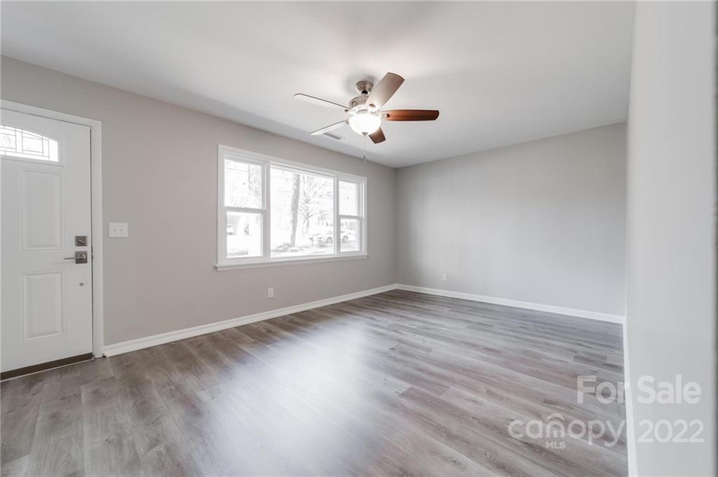 8111 Larkhaven Road Charlotte, NC 28216 - Photo 3 of 26 Gallery Image 3