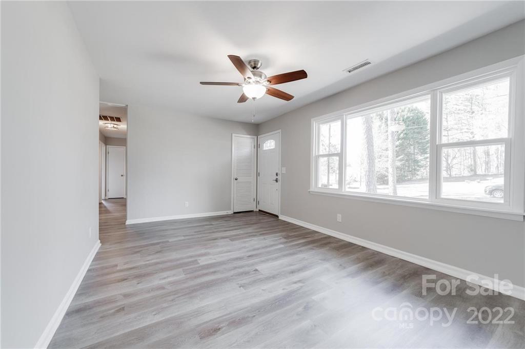 8111 Larkhaven Road Charlotte, NC 28216 - Photo 4 of 26 Gallery Image 4