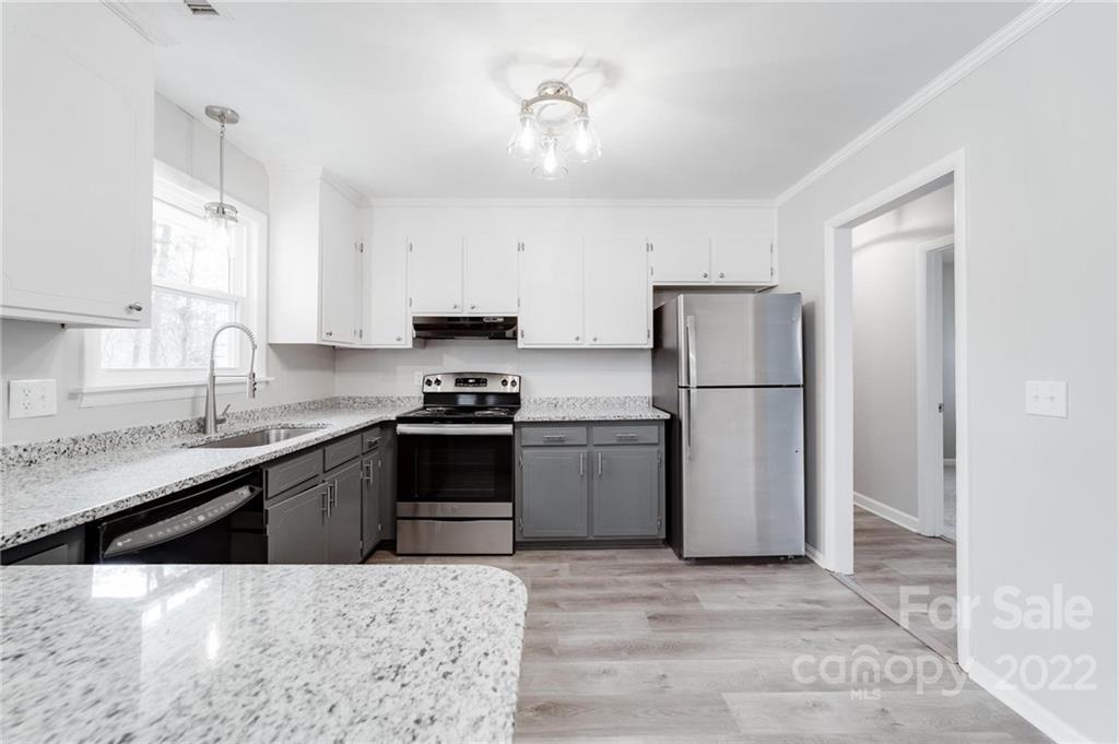 8111 Larkhaven Road Charlotte, NC 28216 - Photo 5 of 26 Gallery Image 5
