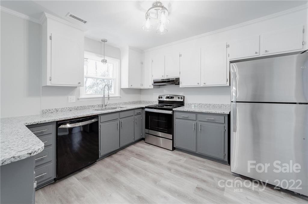 8111 Larkhaven Road Charlotte, NC 28216 - Photo 6 of 26 Gallery Image 6