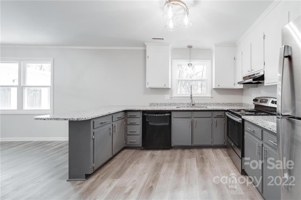 8111 Larkhaven Road Charlotte, NC 28216 - Photo 7 of 26 Gallery Image 7