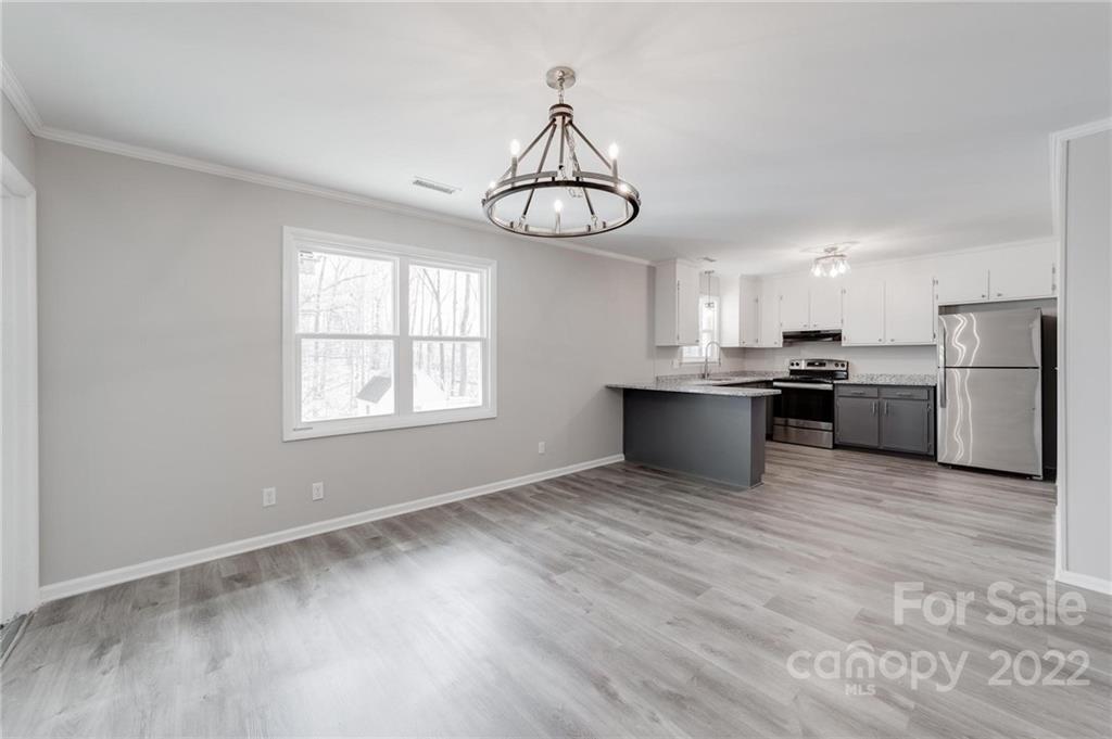 8111 Larkhaven Road Charlotte, NC 28216 - Photo 8 of 26 Gallery Image 8