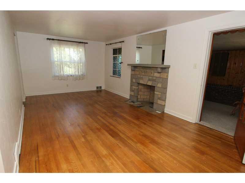 983 Agnew Road Baldwin, PA 15227 - Photo 2 of 23 Living Room.