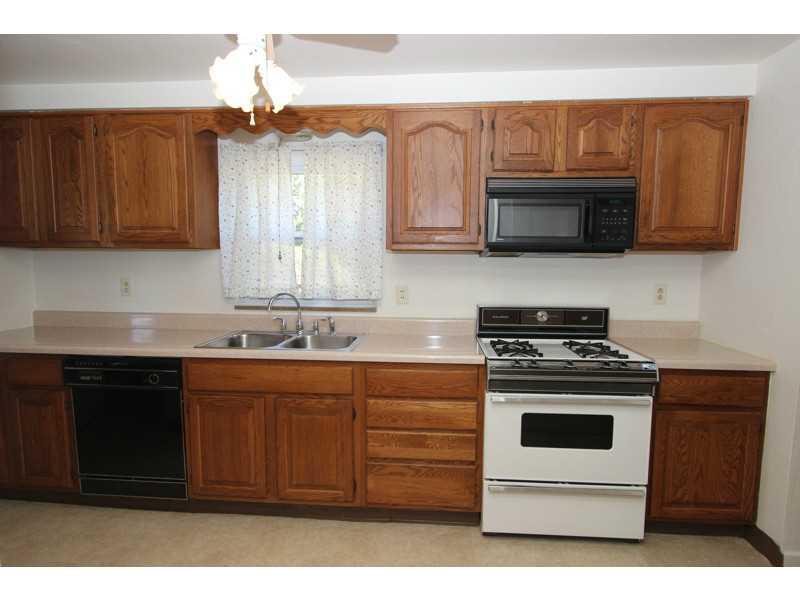 983 Agnew Road Baldwin, PA 15227 - Photo 11 of 23 Kitchen.