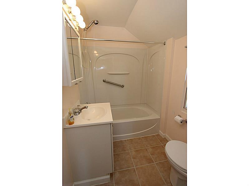 983 Agnew Road Baldwin, PA 15227 - Photo 14 of 23 Full Bath.