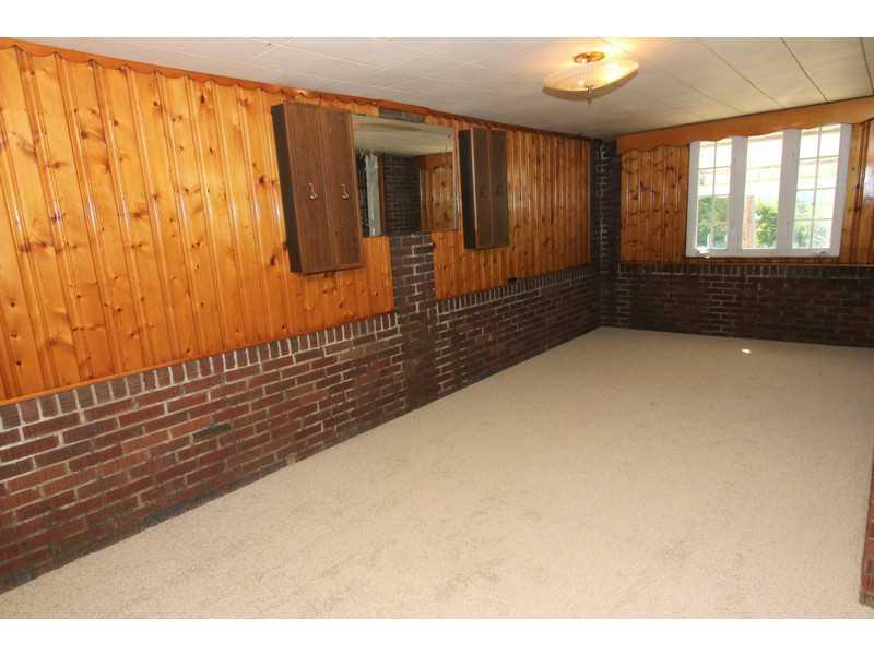 983 Agnew Road Baldwin, PA 15227 - Photo 5 of 23 Family Room.