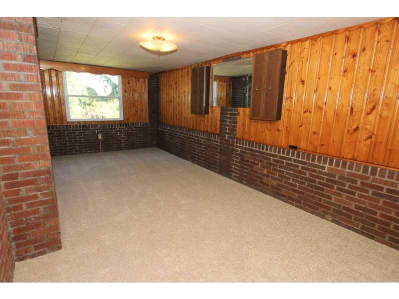 983 Agnew Road Baldwin, PA 15227 - Photo 6 of 23 Family Room.