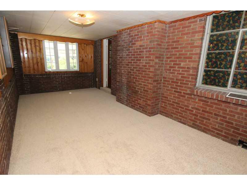 983 Agnew Road Baldwin, PA 15227 - Photo 7 of 23 Family Room.
