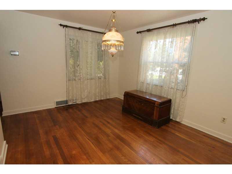 983 Agnew Road Baldwin, PA 15227 - Photo 8 of 23 Dining Room.