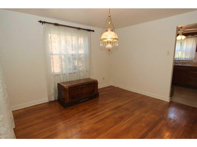 983 Agnew Road Baldwin, PA 15227 - Photo 9 of 23 Dining Room.