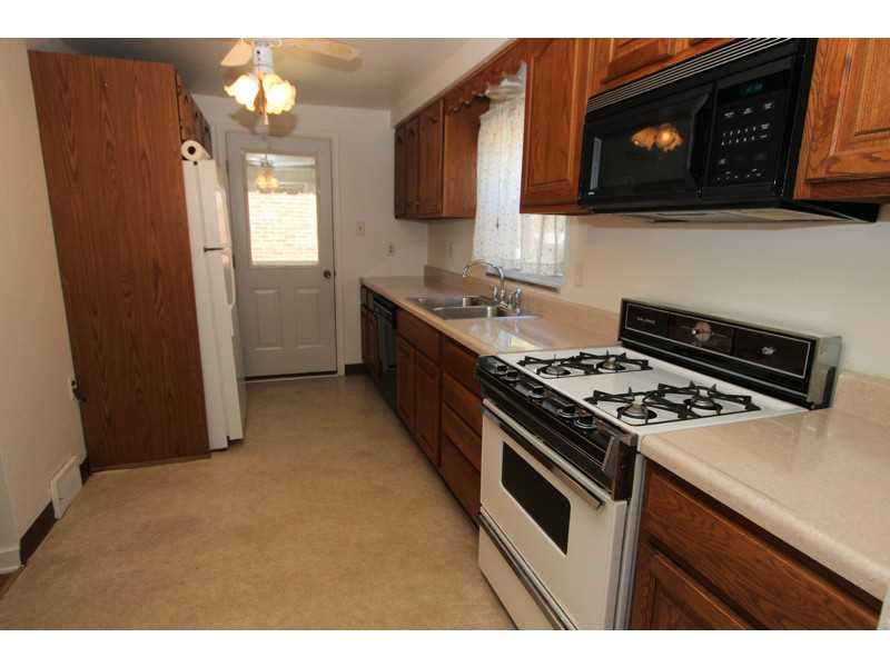 983 Agnew Road Baldwin, PA 15227 - Photo 10 of 23 Kitchen.