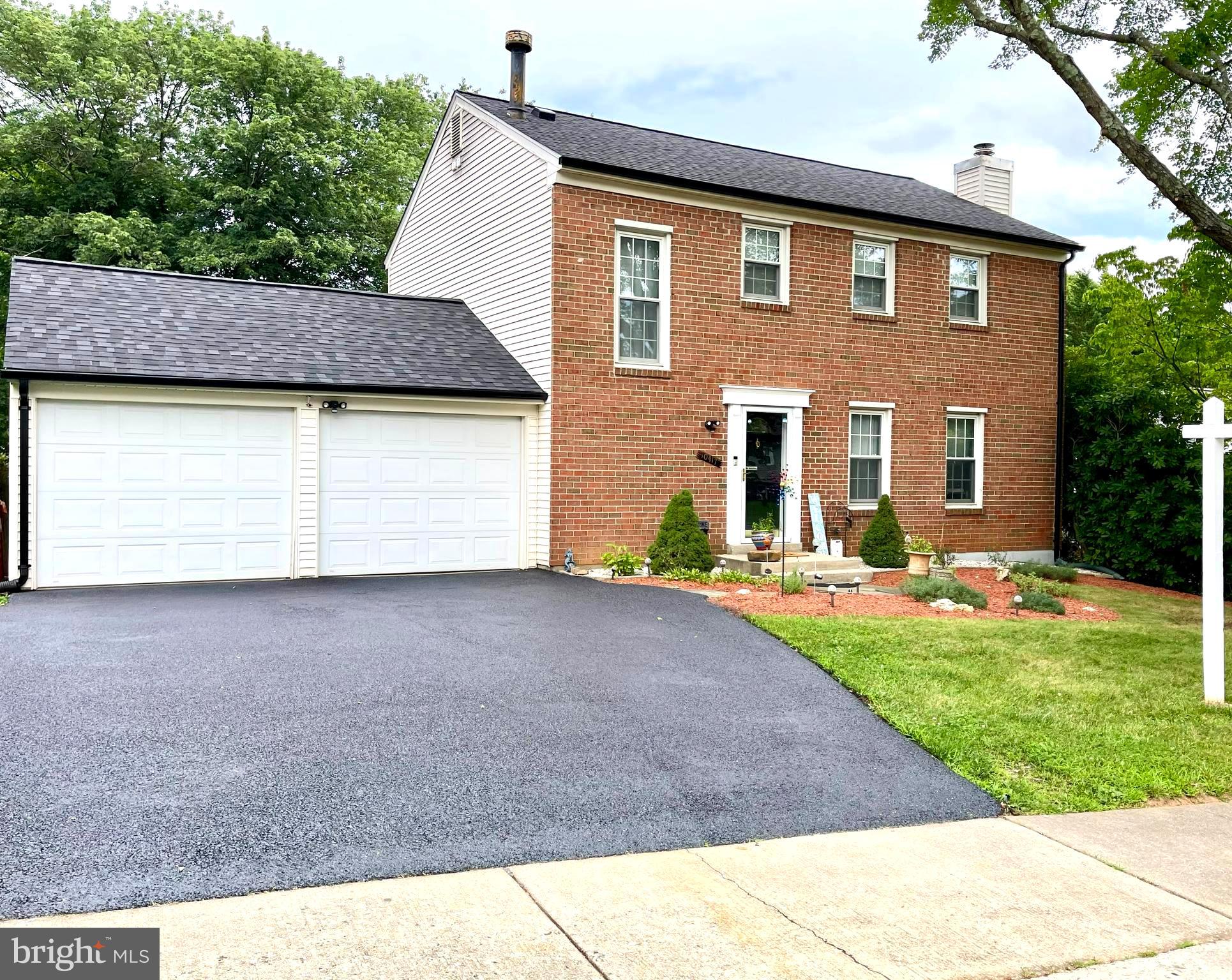 a front view of house with yard