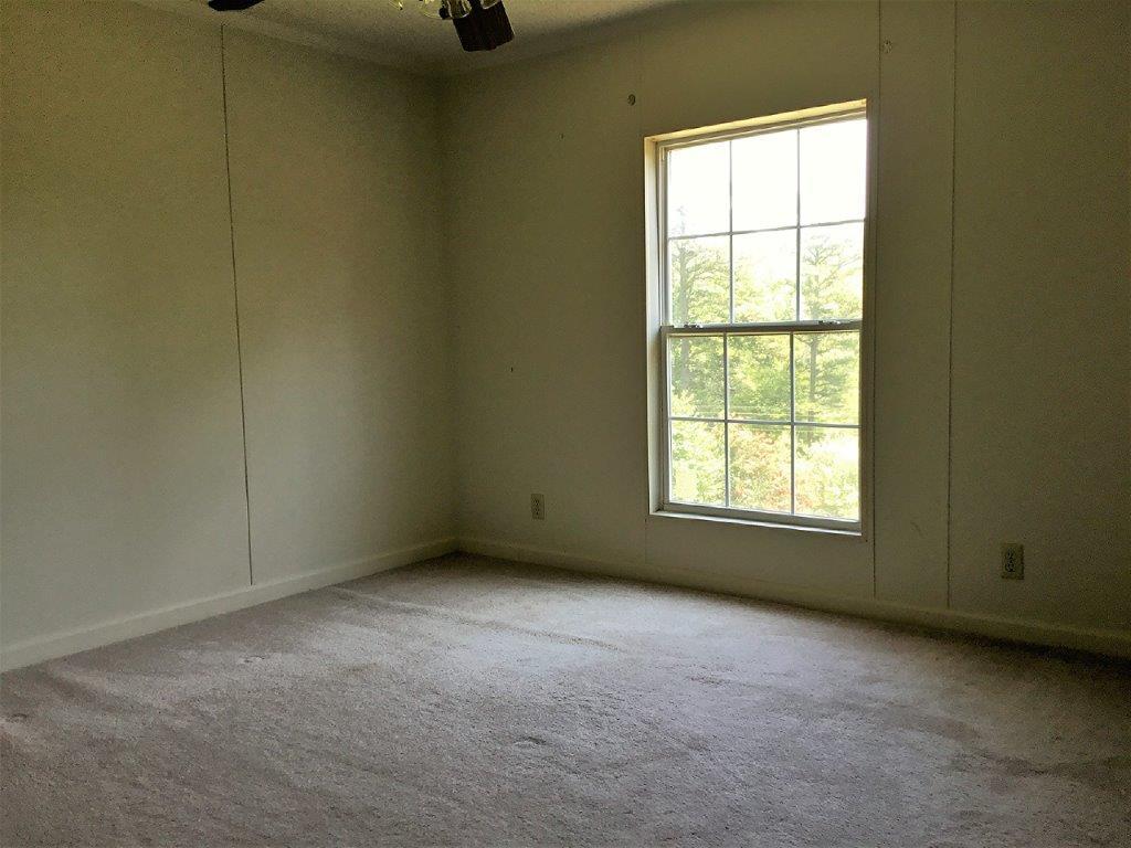 1239 Dutch Valley Road Clinton, TN 37716 - Photo 14 of 18 br 3