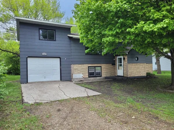 $139,900 | 640 Ranchwood Drive, Bird Island, MN 55310
