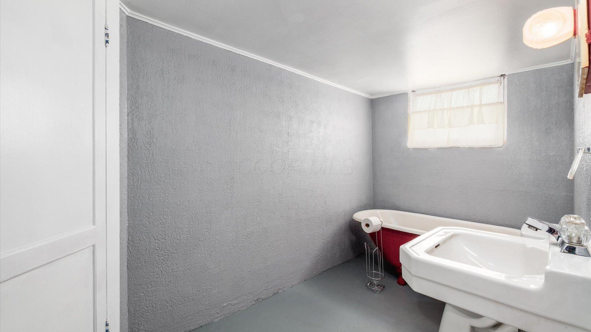 168 Waterworks Road Newark, OH 43055 - Photo 21 of 36 Full Bathroom #2 (in basement)