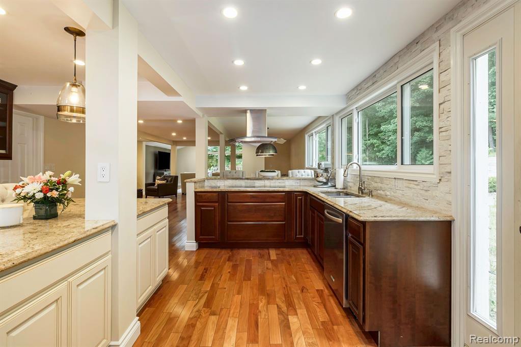 29746 Highmeadow Road Farmington Hills, MI 48334 - Photo 20 of 46