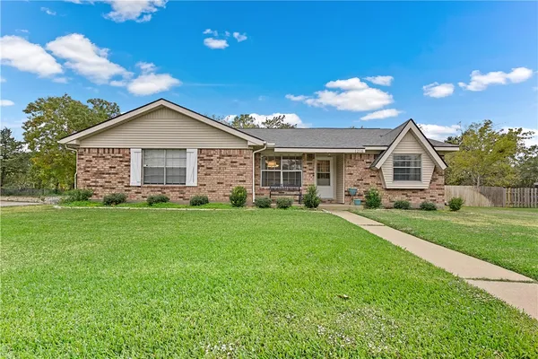 a view of a house with yard and front view of a house