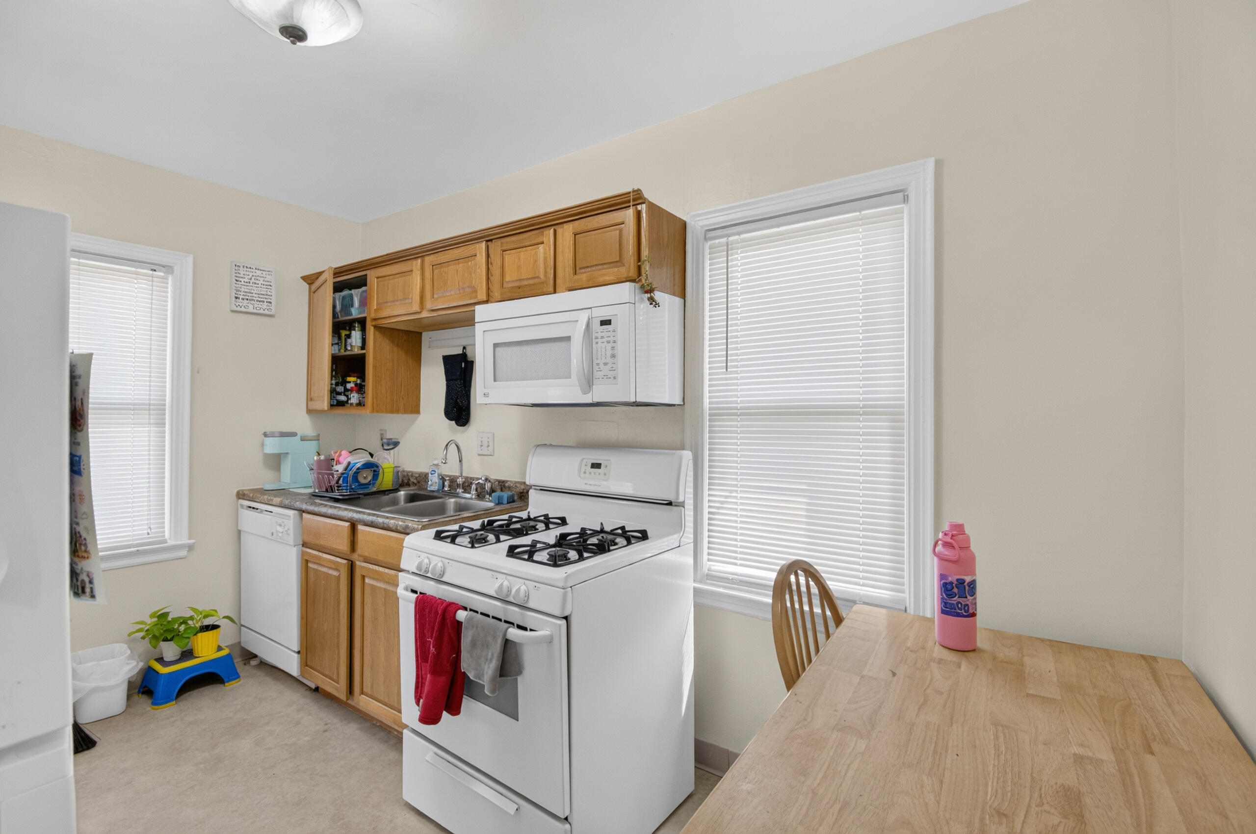 2313 Arlington Avenue Racine, WI 53403 - Photo 6 of 18 DSC_9711