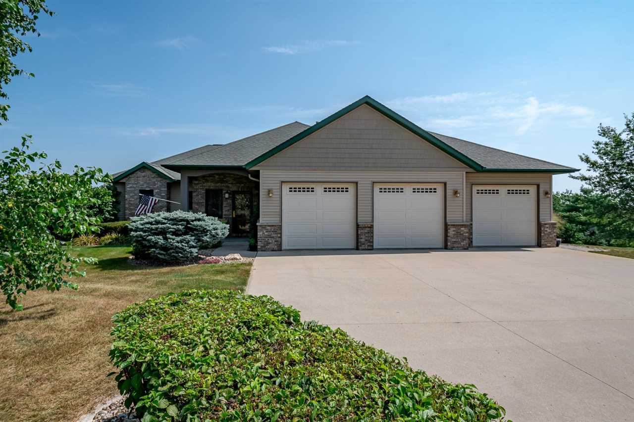 3128 EastView Cir Drive Riverside, IA 52327 - Photo 2 of 44 Gallery Image 2