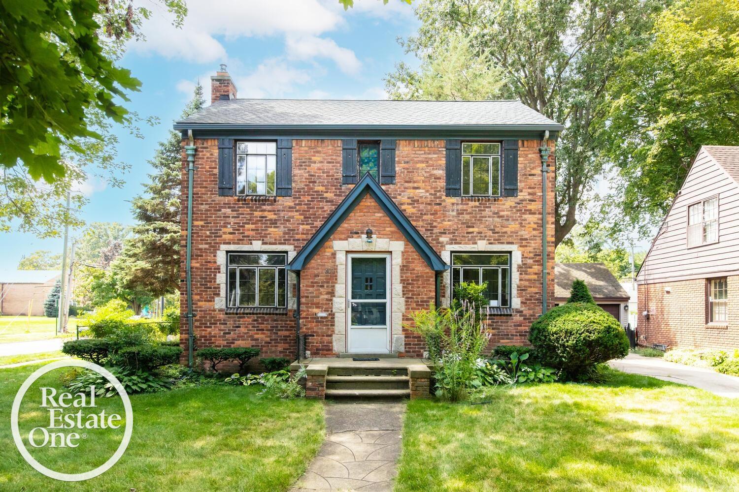301 Kerby Road Grosse Pointe, MI 48236 - Photo 1 of 23 50152051-c3e0dd02-9760-4cc6-aabe-3b13e5b61230.JPG