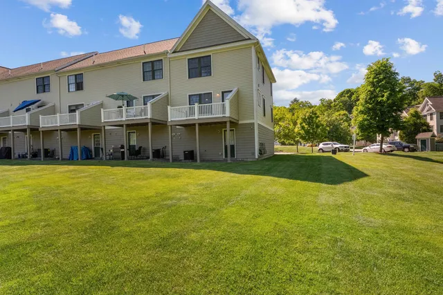 $2,650 | 41 Village Drive, Unit 41, Meredith, NH 03253