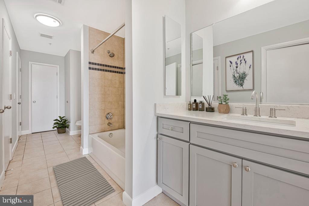 400 Massachusetts Avenue Northwest, Unit 1322 Washington, DC 20001 - Photo 25 of 37 a spacious bathroom with a tub sink and mirror