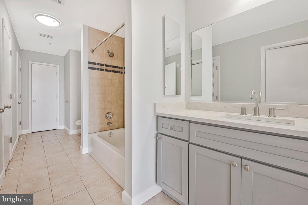 400 Massachusetts Avenue Northwest, Unit 1322 Washington, DC 20001 - Photo 26 of 37 a spacious bathroom with a tub sink and mirror
