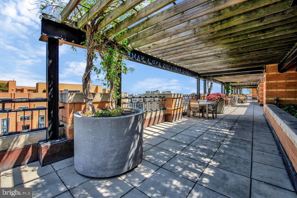 400 Massachusetts Avenue Northwest, Unit 1322 Washington, DC 20001 - Photo 31 of 37 a view of a patio with a table and chairs