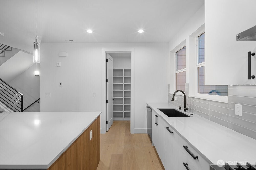 695 Northwest Locust Street Issaquah, WA 98027 - Photo 11 of 28