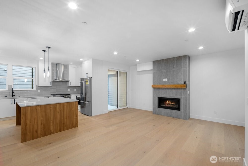 695 Northwest Locust Street Issaquah, WA 98027 - Photo 13 of 28