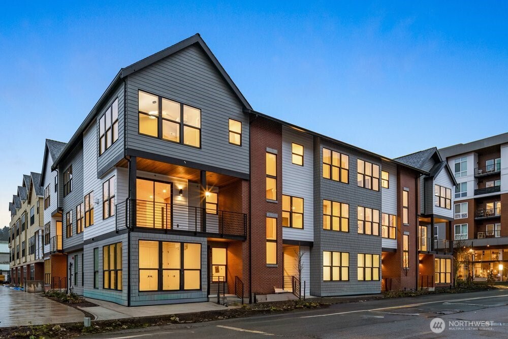 695 Northwest Locust Street Issaquah, WA 98027 - Photo 2 of 28