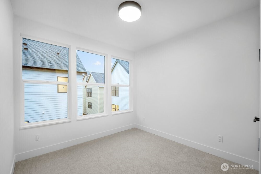 695 Northwest Locust Street Issaquah, WA 98027 - Photo 25 of 28