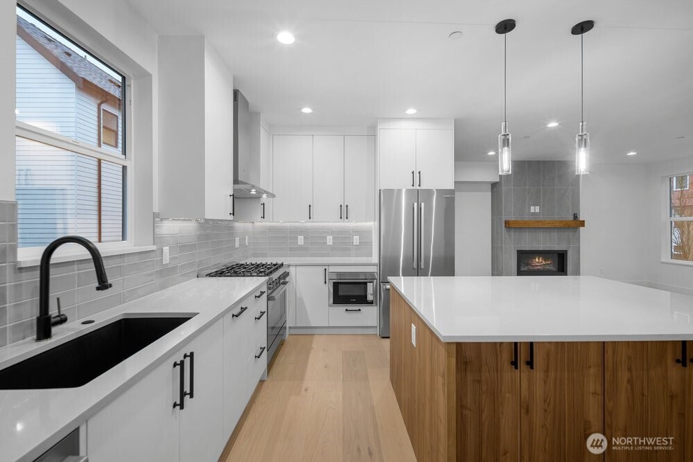 695 Northwest Locust Street Issaquah, WA 98027 - Photo 5 of 28