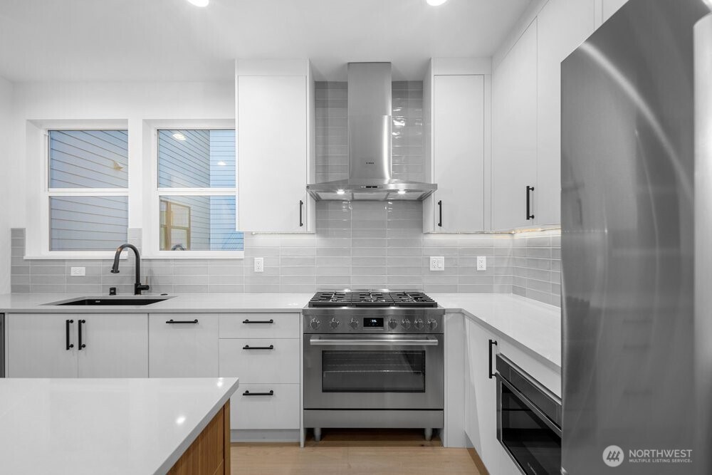 695 Northwest Locust Street Issaquah, WA 98027 - Photo 8 of 28