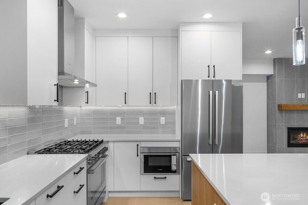 695 Northwest Locust Street Issaquah, WA 98027 - Photo 9 of 28