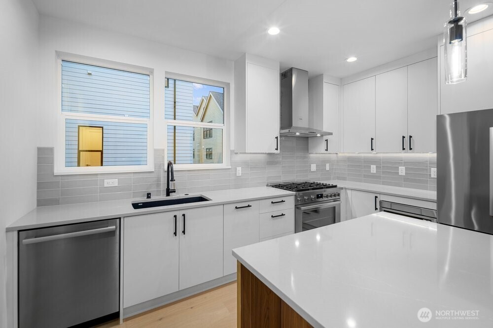 695 Northwest Locust Street Issaquah, WA 98027 - Photo 10 of 28