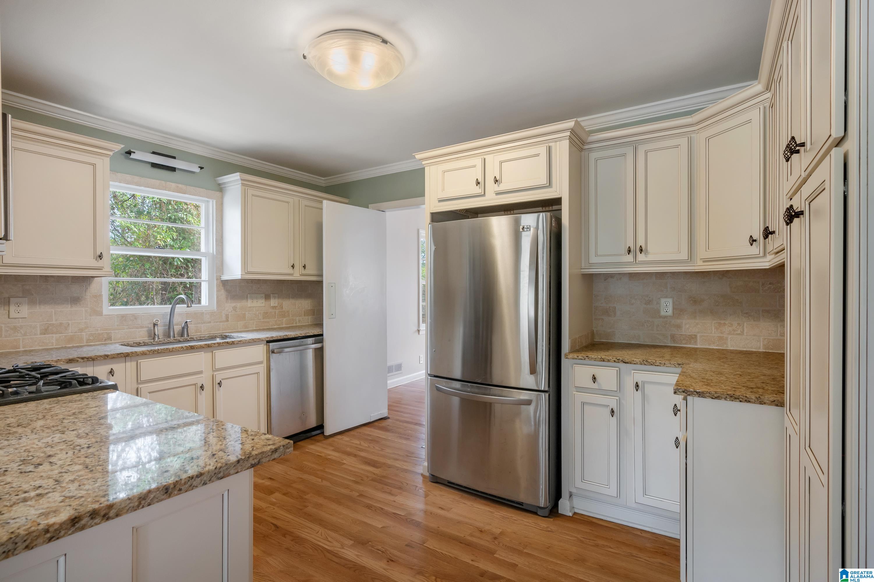 708 Warwick Road Birmingham, AL 35209 - Photo 3 of 32