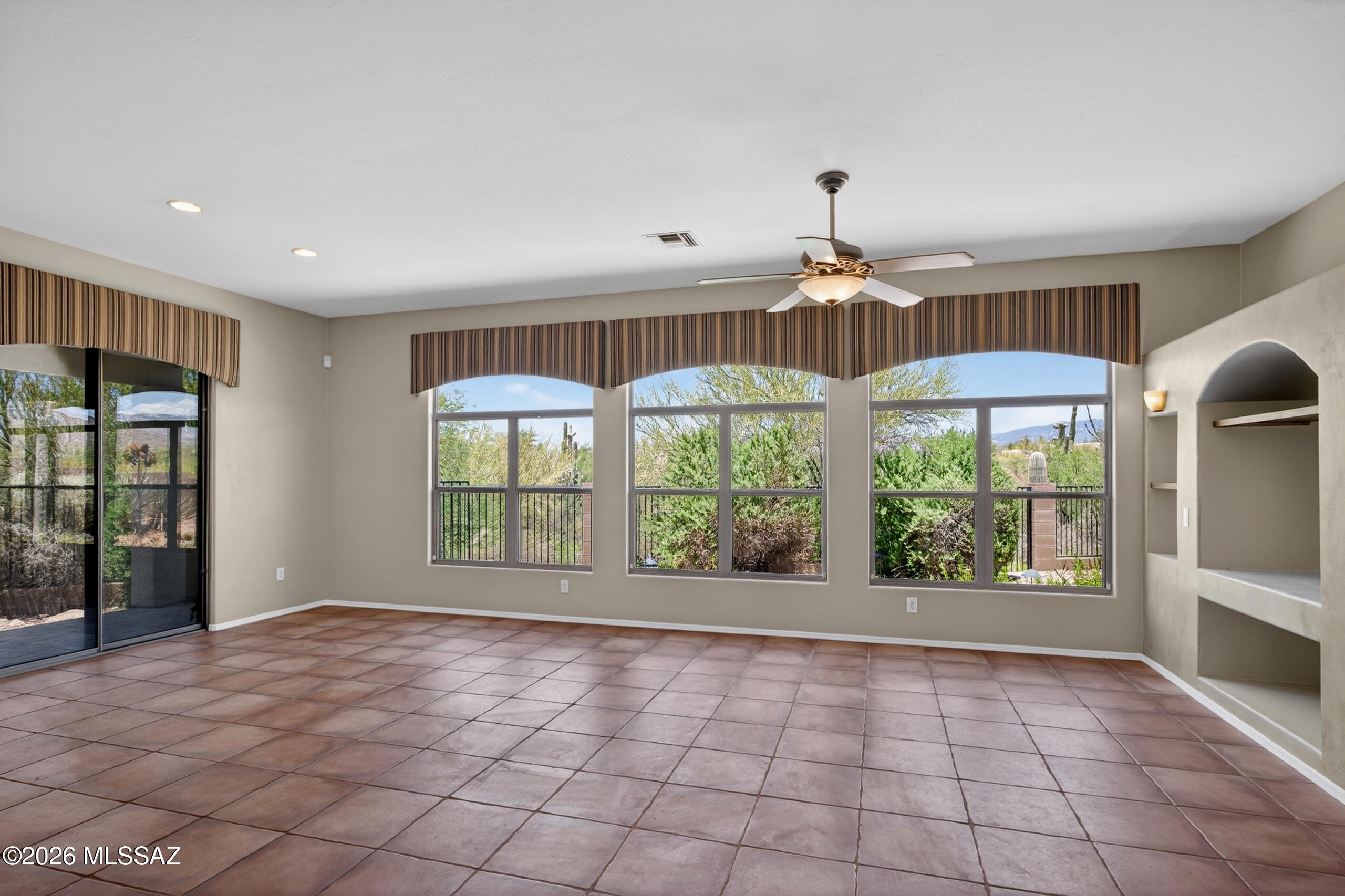 10831 South Heart Break Ridge Place Vail, AZ 85641 - Photo 13 of 41 Great Room